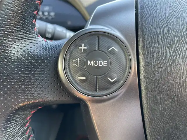 トヨタ プリウス S ツーリングセレ G’s 和歌山県 2014(平26)年 13.1万km ホワイトパールクリスタルシャイン (株)IDOMが運営する【じしゃロン和歌山店】の自社ローン対象車両になります。こちらは現金ご利用時の価格です。/自社ローンご希望の方は別途その旨お申付け下さい。/純正ＳＤナビ/Ｆ・Ｂカメラ　/ＤＴＶ　/ＢＴ　/ＣＤ／ＤＶＤ　/純正Ｆドラレコ　/Ｇｚ専用フロアマット・シート/プッシュスタート　/ＥＴＣ　/Ｇｚ純正１８インチＡＷ