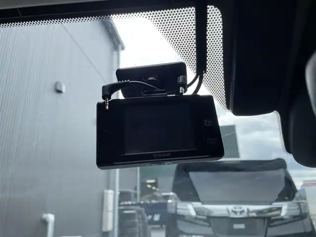 レクサス ＵＸ 滋賀県 2020(令2)年 4.8万km ソニッククォーツ 純正10.3インチナビ/【Bluetooth/CD/DVD/フルセグTV】/サンルーフ/レザーシート/バックカメラ/レーダークルーズコントロール/クリアランスソナー/LEDヘッドライト/オートマチックハイビーム/衝突軽減ブレーキ/前後ドライブレコーダー/レーンディパーチャーアラート/D/Nパワーシート/D/Nシートヒーター/ステアリングヒーター/ビルトインETC2.0/パワーバックドア/電動パーキングブレーキ/オートブレーキホールド/プッシュスタート/スマートキー/ステアリングリモコン