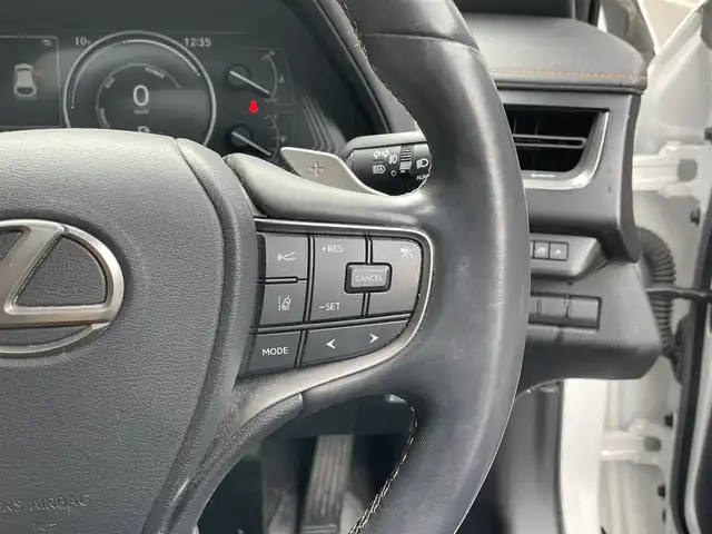 レクサス ＵＸ 滋賀県 2020(令2)年 4.8万km ソニッククォーツ 純正10.3インチナビ/【Bluetooth/CD/DVD/フルセグTV】/サンルーフ/レザーシート/バックカメラ/レーダークルーズコントロール/クリアランスソナー/LEDヘッドライト/オートマチックハイビーム/衝突軽減ブレーキ/前後ドライブレコーダー/レーンディパーチャーアラート/D/Nパワーシート/D/Nシートヒーター/ステアリングヒーター/ビルトインETC2.0/パワーバックドア/電動パーキングブレーキ/オートブレーキホールド/プッシュスタート/スマートキー/ステアリングリモコン