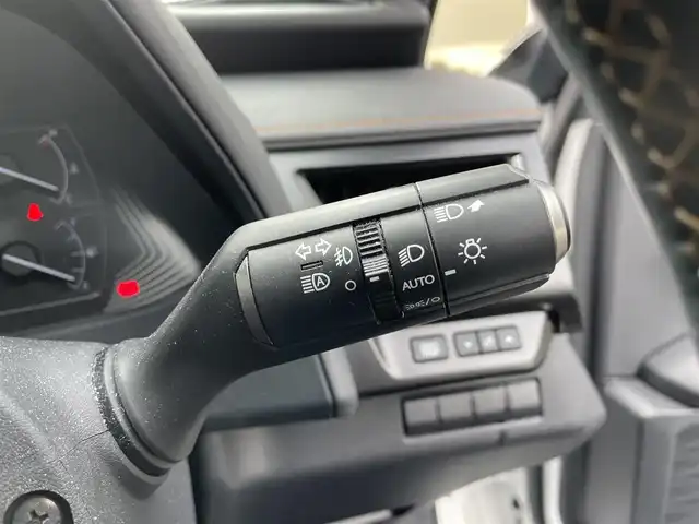 レクサス ＵＸ 滋賀県 2020(令2)年 4.8万km ソニッククォーツ 純正10.3インチナビ/【Bluetooth/CD/DVD/フルセグTV】/サンルーフ/レザーシート/バックカメラ/レーダークルーズコントロール/クリアランスソナー/LEDヘッドライト/オートマチックハイビーム/衝突軽減ブレーキ/前後ドライブレコーダー/レーンディパーチャーアラート/D/Nパワーシート/D/Nシートヒーター/ステアリングヒーター/ビルトインETC2.0/パワーバックドア/電動パーキングブレーキ/オートブレーキホールド/プッシュスタート/スマートキー/ステアリングリモコン