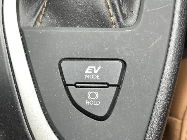 レクサス ＵＸ 滋賀県 2020(令2)年 4.8万km ソニッククォーツ 純正10.3インチナビ/【Bluetooth/CD/DVD/フルセグTV】/サンルーフ/レザーシート/バックカメラ/レーダークルーズコントロール/クリアランスソナー/LEDヘッドライト/オートマチックハイビーム/衝突軽減ブレーキ/前後ドライブレコーダー/レーンディパーチャーアラート/D/Nパワーシート/D/Nシートヒーター/ステアリングヒーター/ビルトインETC2.0/パワーバックドア/電動パーキングブレーキ/オートブレーキホールド/プッシュスタート/スマートキー/ステアリングリモコン