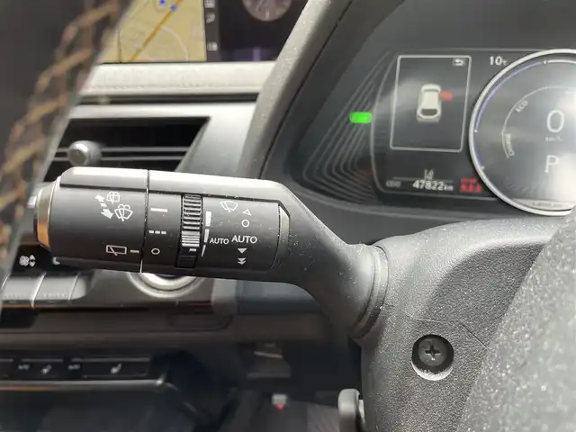 レクサス ＵＸ 滋賀県 2020(令2)年 4.8万km ソニッククォーツ 純正10.3インチナビ/【Bluetooth/CD/DVD/フルセグTV】/サンルーフ/レザーシート/バックカメラ/レーダークルーズコントロール/クリアランスソナー/LEDヘッドライト/オートマチックハイビーム/衝突軽減ブレーキ/前後ドライブレコーダー/レーンディパーチャーアラート/D/Nパワーシート/D/Nシートヒーター/ステアリングヒーター/ビルトインETC2.0/パワーバックドア/電動パーキングブレーキ/オートブレーキホールド/プッシュスタート/スマートキー/ステアリングリモコン