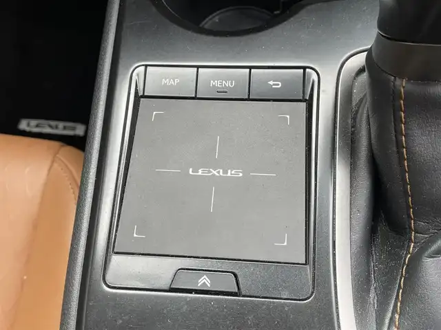 レクサス ＵＸ 滋賀県 2020(令2)年 4.8万km ソニッククォーツ 純正10.3インチナビ/【Bluetooth/CD/DVD/フルセグTV】/サンルーフ/レザーシート/バックカメラ/レーダークルーズコントロール/クリアランスソナー/LEDヘッドライト/オートマチックハイビーム/衝突軽減ブレーキ/前後ドライブレコーダー/レーンディパーチャーアラート/D/Nパワーシート/D/Nシートヒーター/ステアリングヒーター/ビルトインETC2.0/パワーバックドア/電動パーキングブレーキ/オートブレーキホールド/プッシュスタート/スマートキー/ステアリングリモコン