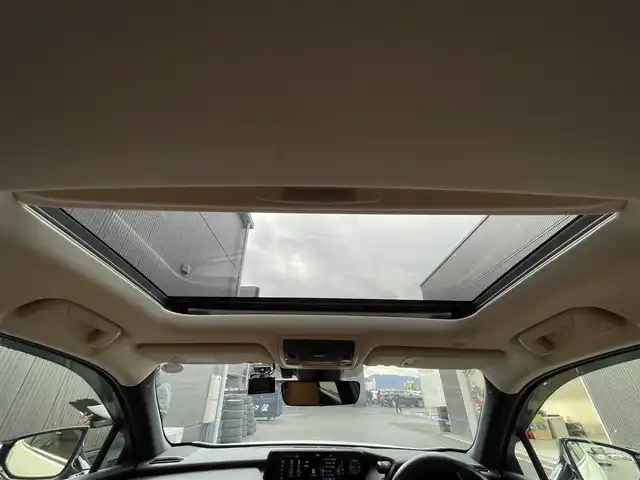 レクサス ＵＸ 滋賀県 2020(令2)年 4.8万km ソニッククォーツ 純正10.3インチナビ/【Bluetooth/CD/DVD/フルセグTV】/サンルーフ/レザーシート/バックカメラ/レーダークルーズコントロール/クリアランスソナー/LEDヘッドライト/オートマチックハイビーム/衝突軽減ブレーキ/前後ドライブレコーダー/レーンディパーチャーアラート/D/Nパワーシート/D/Nシートヒーター/ステアリングヒーター/ビルトインETC2.0/パワーバックドア/電動パーキングブレーキ/オートブレーキホールド/プッシュスタート/スマートキー/ステアリングリモコン