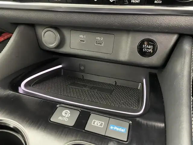 日産 エクストレイル G e－4ORCE 埼玉県 2023(令5)年 3万km ブリリアントホワイトパール 純正１２．３型ナビ　全方位　温シート　ＨＵＤ　ＢＳＭ　ＥＴＣ　ドライブレコーダー　ＬＥＤ　フルセグ　プロパイロット　液晶ミラー　パワーバックドア　パワーシート　ダウンヒルアシスト　置くだけ充電