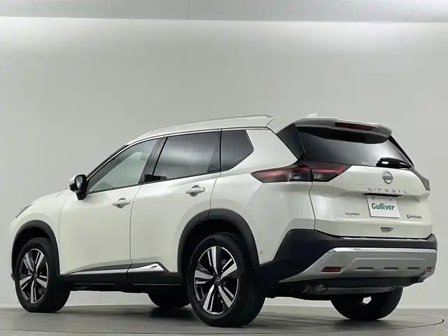 日産 エクストレイル G e－4ORCE 埼玉県 2023(令5)年 3万km ブリリアントホワイトパール 純正１２．３型ナビ　全方位　温シート　ＨＵＤ　ＢＳＭ　ＥＴＣ　ドライブレコーダー　ＬＥＤ　フルセグ　プロパイロット　液晶ミラー　パワーバックドア　パワーシート　ダウンヒルアシスト　置くだけ充電