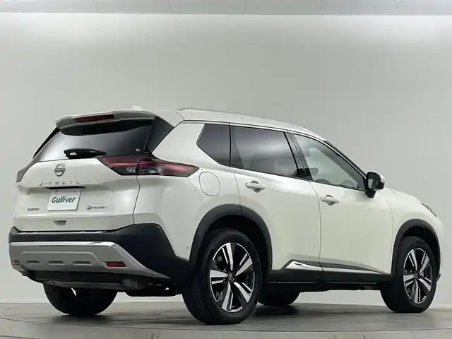 日産 エクストレイル G e－4ORCE 埼玉県 2023(令5)年 3万km ブリリアントホワイトパール 純正１２．３型ナビ　全方位　温シート　ＨＵＤ　ＢＳＭ　ＥＴＣ　ドライブレコーダー　ＬＥＤ　フルセグ　プロパイロット　液晶ミラー　パワーバックドア　パワーシート　ダウンヒルアシスト　置くだけ充電