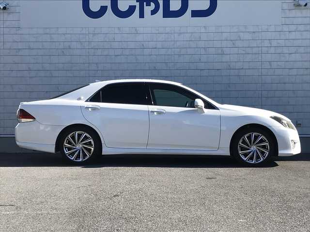 トヨタ クラウン アスリート プレミアムエディション 栃木県 2012(平24)年 9.4万km ホワイトパールクリスタルシャイン (株)IDOMが運営する【じしゃロン小山店】の自社ローン対象車両になります。こちらは現金ご利用時の価格です。/自社ローンご希望の方は別途その旨お申付け下さい。//禁煙車/純正フルセグナビ/（CD/DVD/AM/FMラジオ）/(Bluetooth)/スマートキー/プッシュスタート/バックカメラ/ＥＴＣ/クルーズコントロール/ドライブレコーダー/パワーシート/シートメモリー/シートヒーター/エアシート/後部座席サンシェード/ステアリングリモコン/電動格納ドアミラー/パワーウインドウ/オートライト/自動防眩ミラー