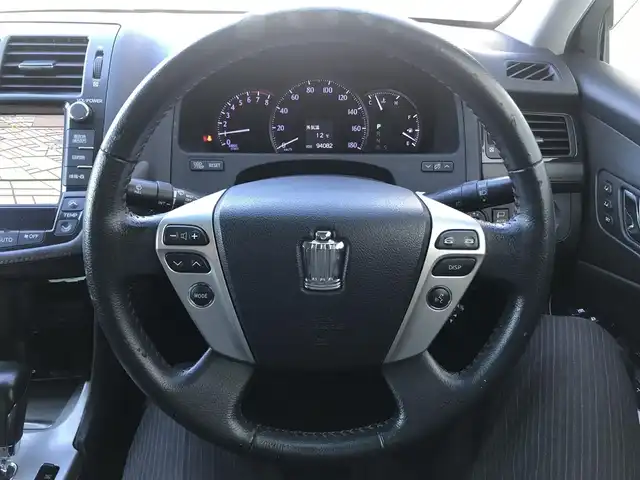 トヨタ クラウン アスリート プレミアムエディション 栃木県 2012(平24)年 9.4万km ホワイトパールクリスタルシャイン (株)IDOMが運営する【じしゃロン小山店】の自社ローン対象車両になります。こちらは現金ご利用時の価格です。/自社ローンご希望の方は別途その旨お申付け下さい。//禁煙車/純正フルセグナビ/（CD/DVD/AM/FMラジオ）/(Bluetooth)/スマートキー/プッシュスタート/バックカメラ/ＥＴＣ/クルーズコントロール/ドライブレコーダー/パワーシート/シートメモリー/シートヒーター/エアシート/後部座席サンシェード/ステアリングリモコン/電動格納ドアミラー/パワーウインドウ/オートライト/自動防眩ミラー