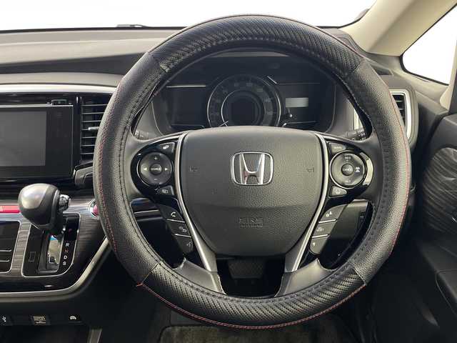 ホンダ オデッセイ ハイブリッド アブソルートセンシングEXパック 鹿児島県 2017(平29)年 3.7万km ホワイトオーキッドパール Honda SENSING/●衝突軽減ブレーキ 〈CMBS〉/●歩行者事故低減ステアリング/●ACC 〈アダプティブ・クルーズ・コントロール〉/●LKAS 〈車線維持支援システム〉/●路外逸脱抑制機能/●誤発進抑制機能/●先行車発進お知らせ機能/●標識認識機能/HondaインターナETC車載器（ナビ連動）/マルチビューカメラシステム/スマートパーキングアシストシステム/手動開閉リアエンターテインメントシステム/両側パワースライドドア/LEDルームランプ/LEDヘッドライト/コンフォートビューパッケージ/サイドエアバッグ＋サイドカーテンエアバッグ/純正17インチアルミホイール/ブラインドスポットインフォメーション/アクティブコーナリングライト/センターコンソールボックス/大型アームレスト/AC電源1500W/2列目大型ロールサンシェード/オートパワーウィンドウ/本革巻きステアリングホイール/運転席8ウェイパワーシート/LEDアウターウエルカムライト