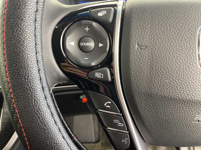 ホンダ オデッセイ ハイブリッド アブソルートセンシングEXパック 鹿児島県 2017(平29)年 3.7万km ホワイトオーキッドパール Honda SENSING/●衝突軽減ブレーキ 〈CMBS〉/●歩行者事故低減ステアリング/●ACC 〈アダプティブ・クルーズ・コントロール〉/●LKAS 〈車線維持支援システム〉/●路外逸脱抑制機能/●誤発進抑制機能/●先行車発進お知らせ機能/●標識認識機能/HondaインターナETC車載器（ナビ連動）/マルチビューカメラシステム/スマートパーキングアシストシステム/手動開閉リアエンターテインメントシステム/両側パワースライドドア/LEDルームランプ/LEDヘッドライト/コンフォートビューパッケージ/サイドエアバッグ＋サイドカーテンエアバッグ/純正17インチアルミホイール/ブラインドスポットインフォメーション/アクティブコーナリングライト/センターコンソールボックス/大型アームレスト/AC電源1500W/2列目大型ロールサンシェード/オートパワーウィンドウ/本革巻きステアリングホイール/運転席8ウェイパワーシート/LEDアウターウエルカムライト