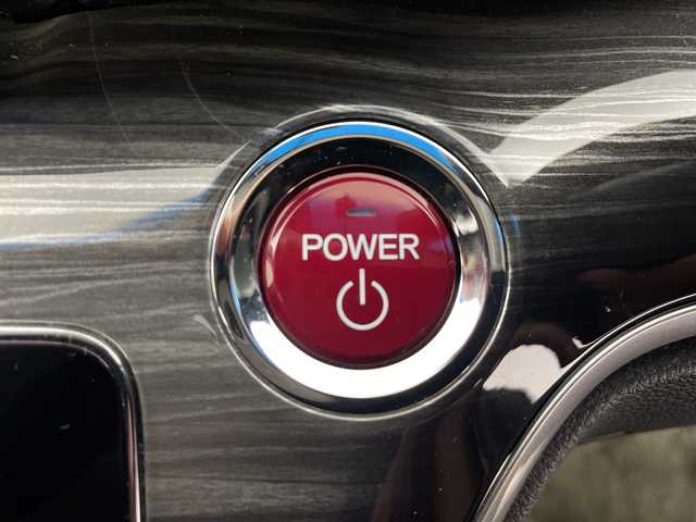 ホンダ オデッセイ ハイブリッド アブソルートセンシングEXパック 鹿児島県 2017(平29)年 3.7万km ホワイトオーキッドパール Honda SENSING/●衝突軽減ブレーキ 〈CMBS〉/●歩行者事故低減ステアリング/●ACC 〈アダプティブ・クルーズ・コントロール〉/●LKAS 〈車線維持支援システム〉/●路外逸脱抑制機能/●誤発進抑制機能/●先行車発進お知らせ機能/●標識認識機能/HondaインターナETC車載器（ナビ連動）/マルチビューカメラシステム/スマートパーキングアシストシステム/手動開閉リアエンターテインメントシステム/両側パワースライドドア/LEDルームランプ/LEDヘッドライト/コンフォートビューパッケージ/サイドエアバッグ＋サイドカーテンエアバッグ/純正17インチアルミホイール/ブラインドスポットインフォメーション/アクティブコーナリングライト/センターコンソールボックス/大型アームレスト/AC電源1500W/2列目大型ロールサンシェード/オートパワーウィンドウ/本革巻きステアリングホイール/運転席8ウェイパワーシート/LEDアウターウエルカムライト