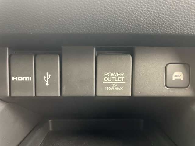 ホンダ オデッセイ ハイブリッド アブソルートセンシングEXパック 鹿児島県 2017(平29)年 3.7万km ホワイトオーキッドパール Honda SENSING/●衝突軽減ブレーキ 〈CMBS〉/●歩行者事故低減ステアリング/●ACC 〈アダプティブ・クルーズ・コントロール〉/●LKAS 〈車線維持支援システム〉/●路外逸脱抑制機能/●誤発進抑制機能/●先行車発進お知らせ機能/●標識認識機能/HondaインターナETC車載器（ナビ連動）/マルチビューカメラシステム/スマートパーキングアシストシステム/手動開閉リアエンターテインメントシステム/両側パワースライドドア/LEDルームランプ/LEDヘッドライト/コンフォートビューパッケージ/サイドエアバッグ＋サイドカーテンエアバッグ/純正17インチアルミホイール/ブラインドスポットインフォメーション/アクティブコーナリングライト/センターコンソールボックス/大型アームレスト/AC電源1500W/2列目大型ロールサンシェード/オートパワーウィンドウ/本革巻きステアリングホイール/運転席8ウェイパワーシート/LEDアウターウエルカムライト