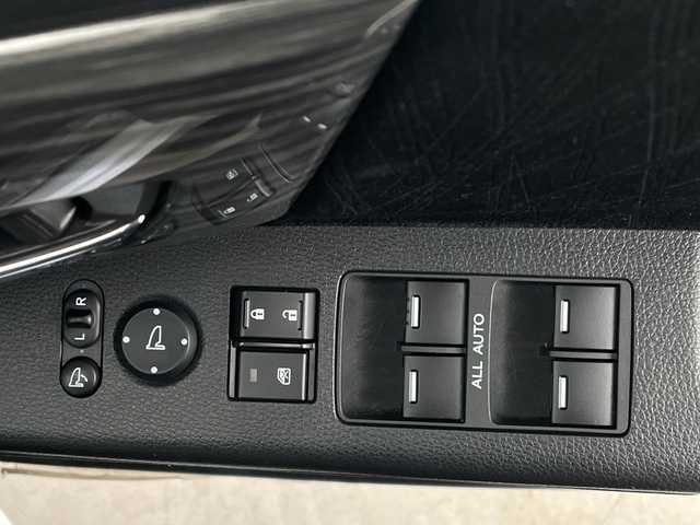 ホンダ オデッセイ ハイブリッド アブソルートセンシングEXパック 鹿児島県 2017(平29)年 3.7万km ホワイトオーキッドパール Honda SENSING/●衝突軽減ブレーキ 〈CMBS〉/●歩行者事故低減ステアリング/●ACC 〈アダプティブ・クルーズ・コントロール〉/●LKAS 〈車線維持支援システム〉/●路外逸脱抑制機能/●誤発進抑制機能/●先行車発進お知らせ機能/●標識認識機能/HondaインターナETC車載器（ナビ連動）/マルチビューカメラシステム/スマートパーキングアシストシステム/手動開閉リアエンターテインメントシステム/両側パワースライドドア/LEDルームランプ/LEDヘッドライト/コンフォートビューパッケージ/サイドエアバッグ＋サイドカーテンエアバッグ/純正17インチアルミホイール/ブラインドスポットインフォメーション/アクティブコーナリングライト/センターコンソールボックス/大型アームレスト/AC電源1500W/2列目大型ロールサンシェード/オートパワーウィンドウ/本革巻きステアリングホイール/運転席8ウェイパワーシート/LEDアウターウエルカムライト