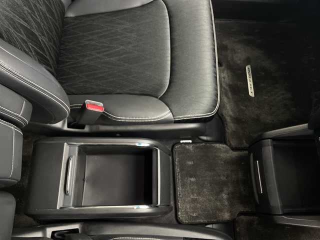 ホンダ オデッセイ ハイブリッド アブソルートセンシングEXパック 鹿児島県 2017(平29)年 3.7万km ホワイトオーキッドパール Honda SENSING/●衝突軽減ブレーキ 〈CMBS〉/●歩行者事故低減ステアリング/●ACC 〈アダプティブ・クルーズ・コントロール〉/●LKAS 〈車線維持支援システム〉/●路外逸脱抑制機能/●誤発進抑制機能/●先行車発進お知らせ機能/●標識認識機能/HondaインターナETC車載器（ナビ連動）/マルチビューカメラシステム/スマートパーキングアシストシステム/手動開閉リアエンターテインメントシステム/両側パワースライドドア/LEDルームランプ/LEDヘッドライト/コンフォートビューパッケージ/サイドエアバッグ＋サイドカーテンエアバッグ/純正17インチアルミホイール/ブラインドスポットインフォメーション/アクティブコーナリングライト/センターコンソールボックス/大型アームレスト/AC電源1500W/2列目大型ロールサンシェード/オートパワーウィンドウ/本革巻きステアリングホイール/運転席8ウェイパワーシート/LEDアウターウエルカムライト