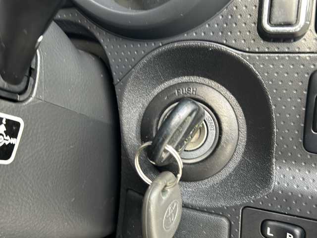 トヨタ ＦＪクルーザー 鳥取県 2012(平24)年 6.3万km ブラック/ホワイト VSC&TRC/（Vehicle Stability Control & Traction Control）/SRSサイド＆カーテンエアバッグ/前後席3点式シートベルト/マニュアルエアコン/ワイヤレスドアロックリモートコントロール/バックソナー/1GR-FE型 4.0L V6エンジン/本格的な4WDシステム（パートタイム4WD）/ビルシュタイン製モノチューブダンパー（X-REAS装着車）/社外ナビ/AM/FM、CD/DVD/フルセグTV、Bluetooth、/ドアバイザー/ETC/iPod