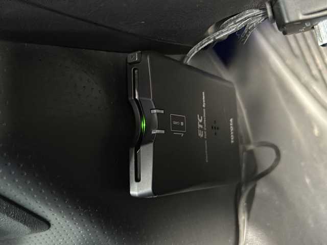 トヨタ ＦＪクルーザー 鳥取県 2012(平24)年 6.3万km ブラック/ホワイト VSC&TRC/（Vehicle Stability Control & Traction Control）/SRSサイド＆カーテンエアバッグ/前後席3点式シートベルト/マニュアルエアコン/ワイヤレスドアロックリモートコントロール/バックソナー/1GR-FE型 4.0L V6エンジン/本格的な4WDシステム（パートタイム4WD）/ビルシュタイン製モノチューブダンパー（X-REAS装着車）/社外ナビ/AM/FM、CD/DVD/フルセグTV、Bluetooth、/ドアバイザー/ETC/iPod