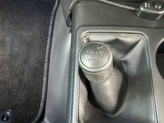 トヨタ ＦＪクルーザー 鳥取県 2012(平24)年 6.3万km ブラック/ホワイト VSC&TRC/（Vehicle Stability Control & Traction Control）/SRSサイド＆カーテンエアバッグ/前後席3点式シートベルト/マニュアルエアコン/ワイヤレスドアロックリモートコントロール/バックソナー/1GR-FE型 4.0L V6エンジン/本格的な4WDシステム（パートタイム4WD）/ビルシュタイン製モノチューブダンパー（X-REAS装着車）/社外ナビ/AM/FM、CD/DVD/フルセグTV、Bluetooth、/ドアバイザー/ETC/iPod