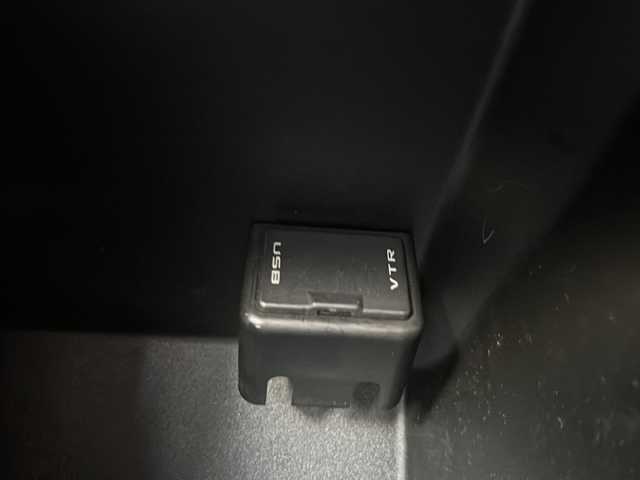 トヨタ ＦＪクルーザー 鳥取県 2012(平24)年 6.3万km ブラック/ホワイト VSC&TRC/（Vehicle Stability Control & Traction Control）/SRSサイド＆カーテンエアバッグ/前後席3点式シートベルト/マニュアルエアコン/ワイヤレスドアロックリモートコントロール/バックソナー/1GR-FE型 4.0L V6エンジン/本格的な4WDシステム（パートタイム4WD）/ビルシュタイン製モノチューブダンパー（X-REAS装着車）/社外ナビ/AM/FM、CD/DVD/フルセグTV、Bluetooth、/ドアバイザー/ETC/iPod