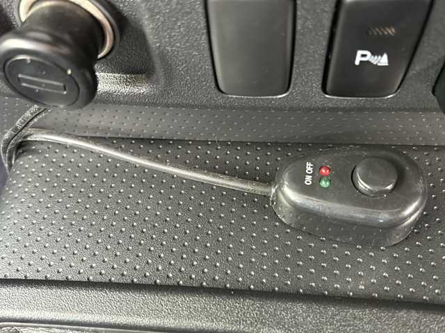 トヨタ ＦＪクルーザー 鳥取県 2012(平24)年 6.3万km ブラック/ホワイト VSC&TRC/（Vehicle Stability Control & Traction Control）/SRSサイド＆カーテンエアバッグ/前後席3点式シートベルト/マニュアルエアコン/ワイヤレスドアロックリモートコントロール/バックソナー/1GR-FE型 4.0L V6エンジン/本格的な4WDシステム（パートタイム4WD）/ビルシュタイン製モノチューブダンパー（X-REAS装着車）/社外ナビ/AM/FM、CD/DVD/フルセグTV、Bluetooth、/ドアバイザー/ETC/iPod