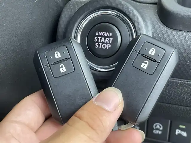 スズキ クロスビー HYBRID MZ 群馬県 2020(令2)年 4.4万km キャラバンアイボリーパールメタリック/ホワイト 2トーンルーフ 純正８インチナビ/・AM/FM/Bluetooth/USB/フルセグTV/CD/DVD/デュアルセンサーブレーキサポート/ ・後退時ブレーキサポート/ ・車線逸脱警報機能/ ・パーキングソナー/ ・横滑り防止装置/ ・ハイビームアシスト/クルーズコントロール/パドルシフト/前席シートヒーター/ビルトインETC/純正前後方ドライブレコーダー(CA-DRZ3DZA)/プッシュスタート/スマートキー/スペアキー有