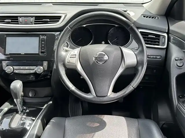 日産 エクストレイル 20X エマージェンシーブレーキ 福岡県 2015(平27)年 7.4万km ダイヤモンドブラック 純正メモリーナビ【AVN-SZ04iW】/ (AM/FM/Bluetooth/DVD/CD/DS/フルセグTV)/バックカメラ/カプロンシート/走行支援/安全装備/・車線逸脱警報/・エマージェンシーブレーキ/・コーナーセンサー/・横滑り防止/シートヒーター/プッシュスタート/オートライト/電格ミラー/ドアミラーヒーター/KENWOODドライブレコーダー【KNA-DR350】/ビルトインETC/盗難防止装置/ISOFIX/スペアキー×1/エンジンスターター/（積載）純正17インチアルミホイール×4/保証書/取扱説明書/ナビ取扱説明書
