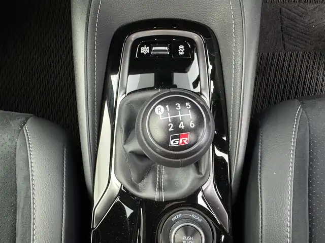 トヨタ ＧＲカローラ RZ 愛知県 2024(令6)年 0.6万km プレシャスブラックパール 純正10.5インチディスプレイオーディオ　/（フルセグ/Bluetooth） /JBLプレミアムサウンドシステム /レーダークルーズコントロール　/バックモニター　/衝突軽減システム　/コーナーセンサー　/ブラインドスポットモニター/レーンキープアシスト/ヘッドアップディスプレイ　/ハーフレザーシート　/前席シートヒーター/ハンドルヒーター/ETC2.0/ドライブレコーダー/純正AW