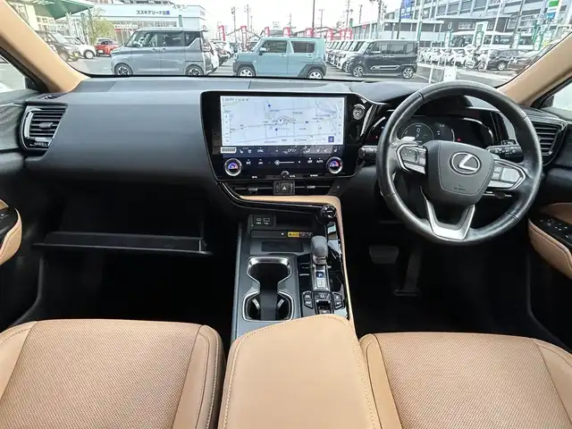 レクサス ＮＸ 450h+ バージョンL 島根県 2022(令4)年 2.7万km シルバーM ワンオーナー車/走行距離26538km 車検R9年1月26日まで/純正メーカーOP 14インチナビ/（フルセグTV/Bluetooth/USB/Miracast）/バック/サイドカメラ  デジタルインナーミラー/タンレザーシート 前席パワーシート/全席エアシート/ヒーター パワーバックドア/パドルシフト　前後ドライブレコーダー/純正ビルトインETC2.0 ステアリングヒーター/レーダークルーズコントロール 衝突被害軽減ブレーキ/レーンアシスト 前後コーナーセンサー/純正20インチアルミホイール 純正LEDヘッドライト/純正フロアマット 保証書 スペアキー(カードキー)
