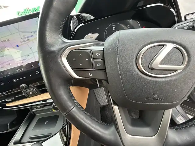 レクサス ＮＸ 450h+ バージョンL 島根県 2022(令4)年 2.7万km シルバーM ワンオーナー車/走行距離26538km 車検R9年1月26日まで/純正メーカーOP 14インチナビ/（フルセグTV/Bluetooth/USB/Miracast）/バック/サイドカメラ  デジタルインナーミラー/タンレザーシート 前席パワーシート/全席エアシート/ヒーター パワーバックドア/パドルシフト　前後ドライブレコーダー/純正ビルトインETC2.0 ステアリングヒーター/レーダークルーズコントロール 衝突被害軽減ブレーキ/レーンアシスト 前後コーナーセンサー/純正20インチアルミホイール 純正LEDヘッドライト/純正フロアマット 保証書 スペアキー(カードキー)