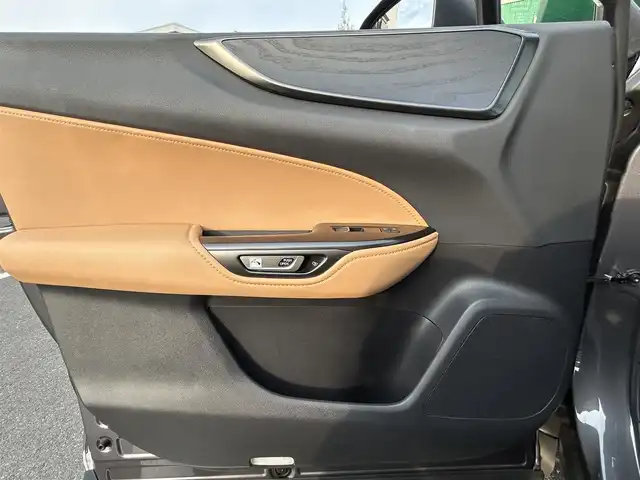 レクサス ＮＸ 450h+ バージョンL 島根県 2022(令4)年 2.7万km シルバーM ワンオーナー車/走行距離26538km 車検R9年1月26日まで/純正メーカーOP 14インチナビ/（フルセグTV/Bluetooth/USB/Miracast）/バック/サイドカメラ  デジタルインナーミラー/タンレザーシート 前席パワーシート/全席エアシート/ヒーター パワーバックドア/パドルシフト　前後ドライブレコーダー/純正ビルトインETC2.0 ステアリングヒーター/レーダークルーズコントロール 衝突被害軽減ブレーキ/レーンアシスト 前後コーナーセンサー/純正20インチアルミホイール 純正LEDヘッドライト/純正フロアマット 保証書 スペアキー(カードキー)