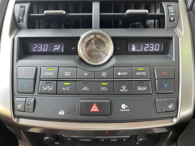 レクサス ＮＸ 200t Iパッケージ 和歌山県 2016(平28)年 1.8万km グラファイトブラックガラスフレーク 純正ナビ（AM/FM/CD/DVD/SD/VTR/AUX/Bluetooth/ワンセグ・フルセグTV）/サンルーフ/レザーシート/シートメモリー/シートヒーター/D/Nパワーシート/ハンドルヒーター/パドルシフト/前後ドラレコ/クルーズコントロール/オートライト/プッシュスタート/ETC/純正マット