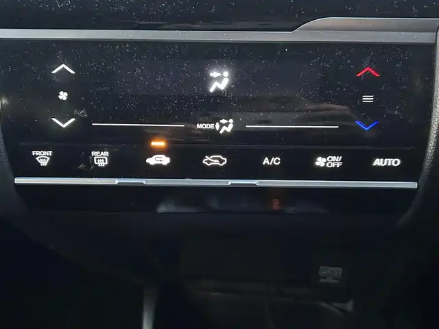 ホンダ フィット ハイブリット Lパッケージ 愛知県 2014(平26)年 17.5万km プレミアムホワイトパール 純正SDナビ(FM/AM/CD/DVD/BT/HDMI/フルセグ)/シティブレーキアクティブシステム/車両挙動安定化制御システム/ヒルスタートアシスト機能/エマージェンシーストップシグナル/バックカメラ/ドライブレコーダー/ハーフレザーシート/HIDヘッドライト/電動格納ミラー/純正フロアマット/アイドリングストップ/ETC/ドアバイザー/プッシュスタート/スマートキー・スペアキー１本/ステアリングリモコン/ABS/取扱説明書・保証書