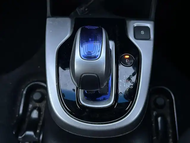 ホンダ フィット ハイブリット Lパッケージ 愛知県 2014(平26)年 17.5万km プレミアムホワイトパール 純正SDナビ(FM/AM/CD/DVD/BT/HDMI/フルセグ)/シティブレーキアクティブシステム/車両挙動安定化制御システム/ヒルスタートアシスト機能/エマージェンシーストップシグナル/バックカメラ/ドライブレコーダー/ハーフレザーシート/HIDヘッドライト/電動格納ミラー/純正フロアマット/アイドリングストップ/ETC/ドアバイザー/プッシュスタート/スマートキー・スペアキー１本/ステアリングリモコン/ABS/取扱説明書・保証書