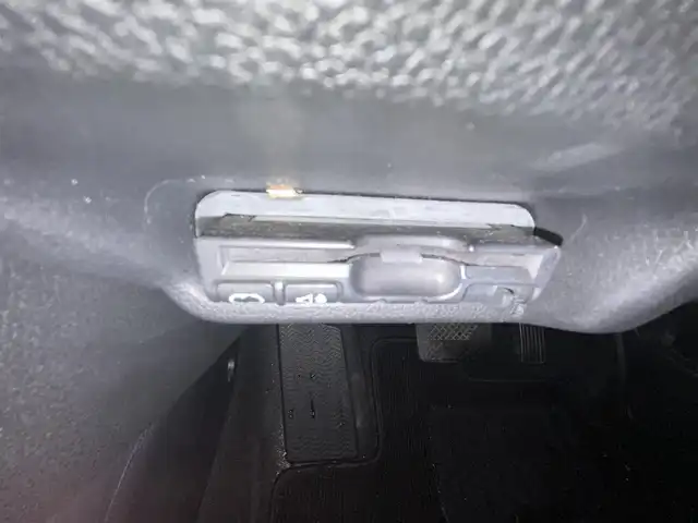 ホンダ フィット ハイブリット Lパッケージ 愛知県 2014(平26)年 17.5万km プレミアムホワイトパール 純正SDナビ(FM/AM/CD/DVD/BT/HDMI/フルセグ)/シティブレーキアクティブシステム/車両挙動安定化制御システム/ヒルスタートアシスト機能/エマージェンシーストップシグナル/バックカメラ/ドライブレコーダー/ハーフレザーシート/HIDヘッドライト/電動格納ミラー/純正フロアマット/アイドリングストップ/ETC/ドアバイザー/プッシュスタート/スマートキー・スペアキー１本/ステアリングリモコン/ABS/取扱説明書・保証書