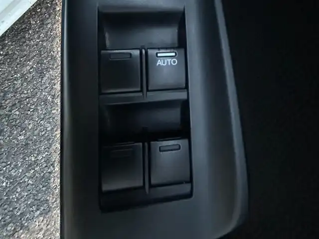 ホンダ フィット ハイブリット Lパッケージ 愛知県 2014(平26)年 17.5万km プレミアムホワイトパール 純正SDナビ(FM/AM/CD/DVD/BT/HDMI/フルセグ)/シティブレーキアクティブシステム/車両挙動安定化制御システム/ヒルスタートアシスト機能/エマージェンシーストップシグナル/バックカメラ/ドライブレコーダー/ハーフレザーシート/HIDヘッドライト/電動格納ミラー/純正フロアマット/アイドリングストップ/ETC/ドアバイザー/プッシュスタート/スマートキー・スペアキー１本/ステアリングリモコン/ABS/取扱説明書・保証書