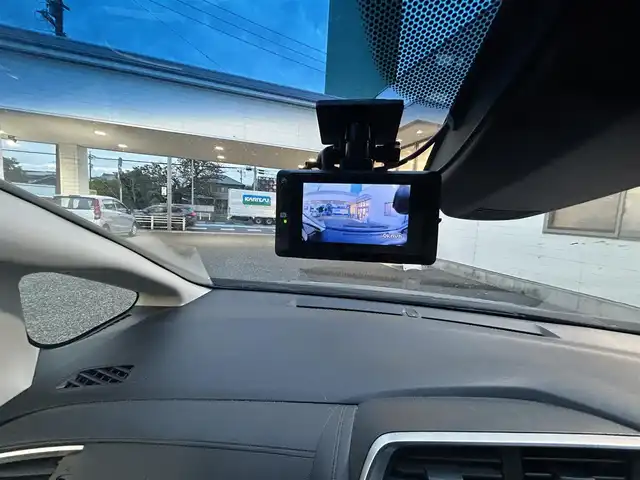 ホンダ フィット ハイブリット Lパッケージ 愛知県 2014(平26)年 17.5万km プレミアムホワイトパール 純正SDナビ(FM/AM/CD/DVD/BT/HDMI/フルセグ)/シティブレーキアクティブシステム/車両挙動安定化制御システム/ヒルスタートアシスト機能/エマージェンシーストップシグナル/バックカメラ/ドライブレコーダー/ハーフレザーシート/HIDヘッドライト/電動格納ミラー/純正フロアマット/アイドリングストップ/ETC/ドアバイザー/プッシュスタート/スマートキー・スペアキー１本/ステアリングリモコン/ABS/取扱説明書・保証書