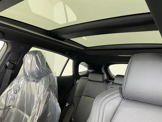 トヨタ ハリアー ハイブリッド Z レザーパッケージ 愛知県 2025(令7)年 0.1万km未満 プラチナホワイトパールマイカ ハイブリッド車/トヨタセーフティセンス/JBLプレミアムサウンド/パワーバックドア/ハンドルヒーター/デイライト/エアシート/シートヒーター/革巻きステアリング/ステアリングヒーター/純正１２．３インチナビ/フルセグTV/Bluetooth/アラウンドビューモニター/パノラマルーフ/バックカメラ/デジタルインナーミラー/ヘッドアップディスプレイ/BSM/ビルトインETC２．０/純正フロアマット/純正アルミホイール/レザーシート/フォグランプ/オートハイビーム
