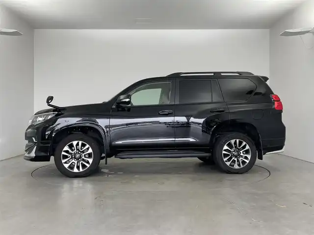 トヨタ ランドクルーザー プラド TX Lパッケージ 埼玉県 2023(令5)年 2.3万km ブラック ４ＷＤ　アルパイン９インチナビ　モデリスタエアロ　サンルーフ　フルセグＴＶ　ビルトインＥＴＣ　ベンチレーション　シートヒーター　　パワーシート　バックカメラ　　ベージュレザーシート　レーダークルーズ