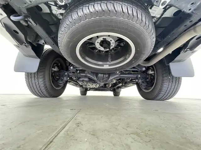 トヨタ ランドクルーザー プラド TX Lパッケージ マットブラED 千葉県 2022(令4)年 2万km ホワイトパールクリスタルシャイン 4WD/サンルーフ/トヨタセーフティセンス/・プリクラッシュセーフティ/・レーンディパーチャーアラート/・ブラインドスポットモニター/・ロードサインアシスト/・オートハイビーム/純正9インチメーカーオプションナビ/フルセグ BT USB フルセグ/アラウンドビューモニター/アダプティブクルーズコントロール/LEDオートライト/レザーシート/前席パワーシート/前席シートエアコン/純正18インチアルミホイール/デジタルインナーミラー/ルーフレール/センターデフロック/革巻きステアリング/スマートキー/プッシュスタート/ビルトインETC2.0