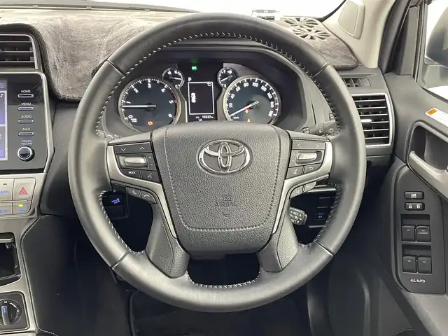 トヨタ ランドクルーザー プラド TX Lパッケージ マットブラED 千葉県 2022(令4)年 2万km ホワイトパールクリスタルシャイン 4WD/サンルーフ/トヨタセーフティセンス/・プリクラッシュセーフティ/・レーンディパーチャーアラート/・ブラインドスポットモニター/・ロードサインアシスト/・オートハイビーム/純正9インチメーカーオプションナビ/フルセグ BT USB フルセグ/アラウンドビューモニター/アダプティブクルーズコントロール/LEDオートライト/レザーシート/前席パワーシート/前席シートエアコン/純正18インチアルミホイール/デジタルインナーミラー/ルーフレール/センターデフロック/革巻きステアリング/スマートキー/プッシュスタート/ビルトインETC2.0