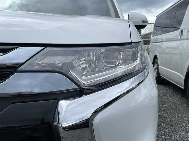 三菱 アウトランダー ＰＨＥＶ G ナビパッケージ 福岡県 2015(平27)年 7.4万km シルキーホワイト 純正7型SDナビ(ワンセグTV/BT/CD/DVD)全方位モニター衝突軽減クルコン電動リアゲートETCシートヒーターステアリングヒーター純正LEDヘットライトフォグランツインモーター４WD純正フロアマットUSB