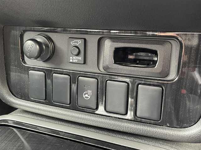 三菱 アウトランダー ＰＨＥＶ G ナビパッケージ 福岡県 2015(平27)年 7.4万km シルキーホワイト 純正7型SDナビ(ワンセグTV/BT/CD/DVD)全方位モニター衝突軽減クルコン電動リアゲートETCシートヒーターステアリングヒーター純正LEDヘットライトフォグランツインモーター４WD純正フロアマットUSB