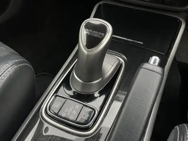 三菱 アウトランダー ＰＨＥＶ G ナビパッケージ 福岡県 2015(平27)年 7.4万km シルキーホワイト 純正7型SDナビ(ワンセグTV/BT/CD/DVD)全方位モニター衝突軽減クルコン電動リアゲートETCシートヒーターステアリングヒーター純正LEDヘットライトフォグランツインモーター４WD純正フロアマットUSB