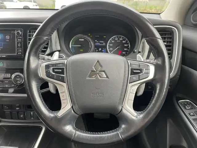 三菱 アウトランダー ＰＨＥＶ G ナビパッケージ 福岡県 2015(平27)年 7.4万km シルキーホワイト 純正7型SDナビ(ワンセグTV/BT/CD/DVD)全方位モニター衝突軽減クルコン電動リアゲートETCシートヒーターステアリングヒーター純正LEDヘットライトフォグランツインモーター４WD純正フロアマットUSB
