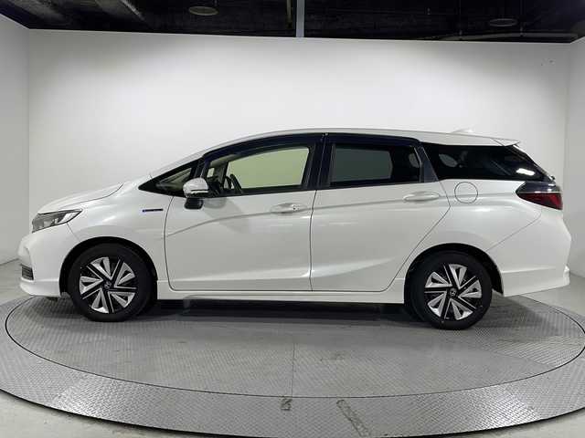 ホンダ シャトル ハイブリッド ホンダセンシング 広島県 2020(令2)年 4.2万km プラチナホワイトパール 社外ナビ/バックカメラ/ホンダセンシング/・衝突軽減ブレーキ/・レーンキープアシスト/・アダプティブクルーズコントロール/・誤発進抑制機能/LEDヘッドランプ/純正15インチホイールキャップ/ETC/スマートキー