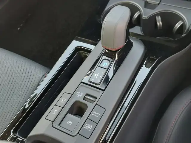 トヨタ プリウス Z 東京都 2023(令5)年 1.8万km プラチナホワイトパールマイカ 純正12.3インチディスプレイオーディオ/パノラミックビューモニター/ビルトインETC2.0/デジタルインナーミラー/ドライブレコーダー/トヨタチームメイト/パーキングサポートブレーキ/AC100V/シートヒーター/ベンチレーションシート/パワーバックドア/ステアリングヒーター/LEDヘッドライト/トヨタセーフティセンス/・プリクラッシュセーフティ/・レーントレーシングアシスト/・レーダークルーズコントロール/・アダプティブハイビームシステム/・ブラインドスポットモニター