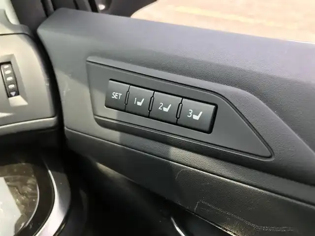 トヨタ アルファードハイブリット SR 秋田県 2016(平28)年 8万km グレーメタリック 4WD/純正9.2型メーカーOPナビ/　(Bluetooth/DVD/Blu-ray)/フルセグTV/両側パワースライドドア/パワーバックドア/パノラミックビューモニター/ビルトインETC/純正12.1型リアエンターテインメントシステム/レーダークルーズコントロール/インテリジェントクリアランスソナー/プリクラッシュセーフティシステム/ビークルスタビリティコントロール/LEDヘッドランプ/オートライト/デュアルオートエアコン/木目調/革巻きコンビステアリング/合皮/ファブリックコンビシート/前席パワーシート/2列目リラックスキャプテンシート/運転席ポジションメモリー/助手席パワーオットマン/純正17インチアルミホイール/スマートエントリー/プッシュスタートシステム/JBLプレミアムサウンドシステム/バルミナ17インチAWスタッドレス積込/禁煙車