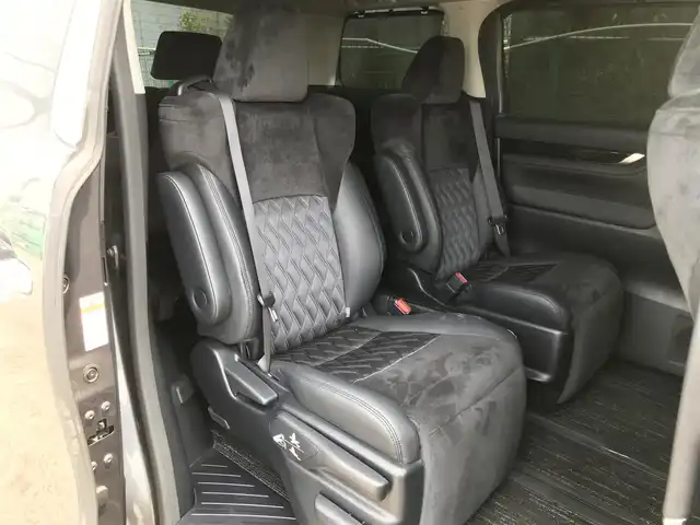 トヨタ アルファードハイブリット SR 秋田県 2016(平28)年 8万km グレーメタリック 4WD/純正9.2型メーカーOPナビ/　(Bluetooth/DVD/Blu-ray)/フルセグTV/両側パワースライドドア/パワーバックドア/パノラミックビューモニター/ビルトインETC/純正12.1型リアエンターテインメントシステム/レーダークルーズコントロール/インテリジェントクリアランスソナー/プリクラッシュセーフティシステム/ビークルスタビリティコントロール/LEDヘッドランプ/オートライト/デュアルオートエアコン/木目調/革巻きコンビステアリング/合皮/ファブリックコンビシート/前席パワーシート/2列目リラックスキャプテンシート/運転席ポジションメモリー/助手席パワーオットマン/純正17インチアルミホイール/スマートエントリー/プッシュスタートシステム/JBLプレミアムサウンドシステム/バルミナ17インチAWスタッドレス積込/禁煙車