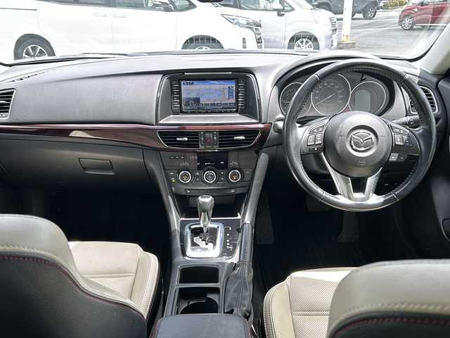 マツダ アテンザ セダン XD Lパッケージ 山口県 2013(平25)年 7.2万km スノーフレイクホワイトパールマイカ 社外ナビ/DVD/CD/BT/フルセグTV/バックカメラ/白レザーシート/前席パワーシート/シートヒーター/純正HIDヘッドライト/純正フォグランプ/オートライト/純正１９インチアルミホイール/革巻きステアリング/ステアリングスイッチ/パドルシフト/レーダークルーズコントロール/RVM/LKA/横滑り防止/スマートキー/ビルトインETC/純正フロアマット/純正ドアバイザー/電動格納ドアミラー