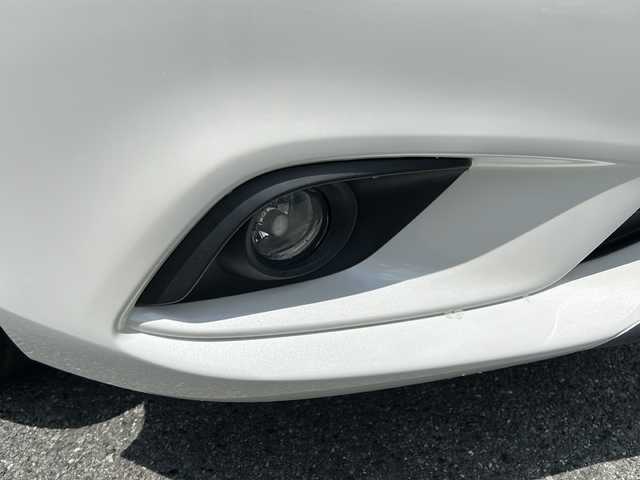 マツダ アテンザ セダン XD Lパッケージ 山口県 2013(平25)年 7.2万km スノーフレイクホワイトパールマイカ 社外ナビ/DVD/CD/BT/フルセグTV/バックカメラ/白レザーシート/前席パワーシート/シートヒーター/純正HIDヘッドライト/純正フォグランプ/オートライト/純正１９インチアルミホイール/革巻きステアリング/ステアリングスイッチ/パドルシフト/レーダークルーズコントロール/RVM/LKA/横滑り防止/スマートキー/ビルトインETC/純正フロアマット/純正ドアバイザー/電動格納ドアミラー